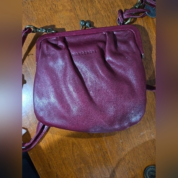 Wanderers travel Co leather crossbody and change purse set - Picture 4 of 16